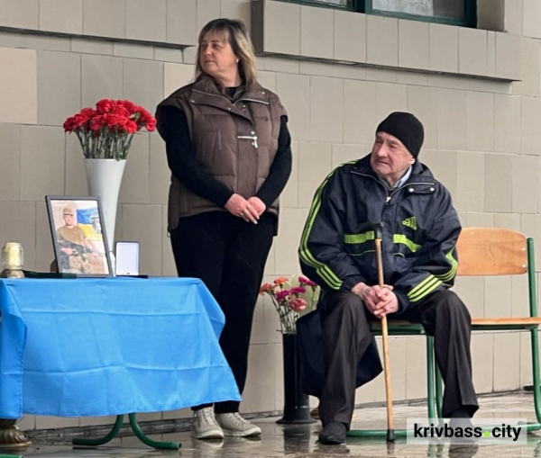 У криворізькій гімназії відкрили меморіальну дошку полеглому захиснику Костянтину Брюханову