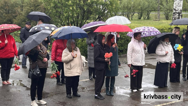 У криворізькій гімназії відкрили меморіальну дошку полеглому захиснику Костянтину Брюханову