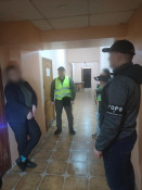 У Сумах викрили сутенерку, яка намагалася втягнути 16-річну сироту в проституцію