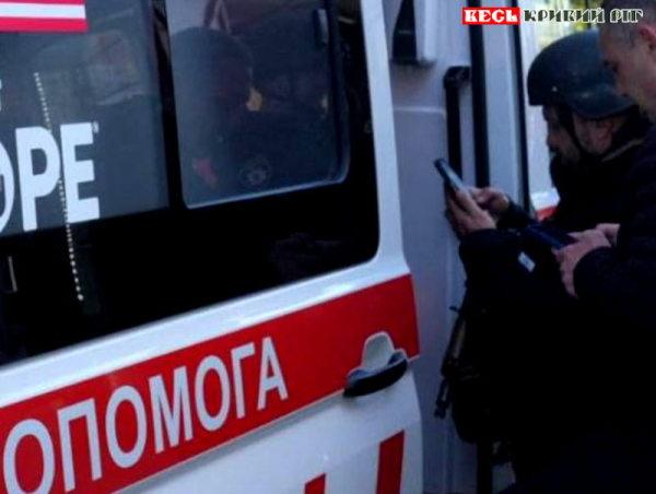 карета ЕМД на місці повітряного удару