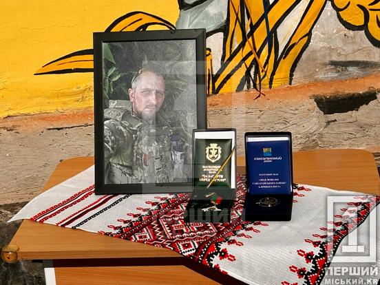 Увічнили пам'ять про їх самовідданість: у Кривому Розі відкрили меморіальні дошки захисникам Анатолію Мартинову та Дмитрові Мельнику