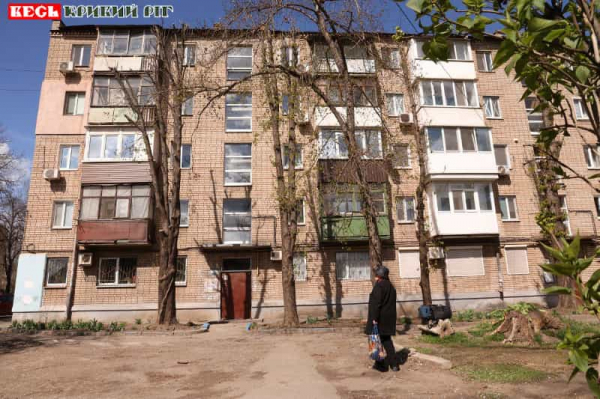 Багатоповерхівка на вул. Українській відновила вікна після ракетного удару