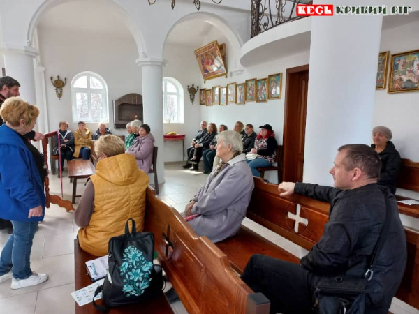 Отець Ярослав розповів про Великий піст волонтерам Карітас Кривий Ріг