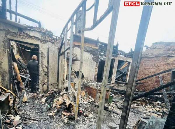 Пожежа знищила будинок на двох власників на вул. Козачківській в Кривому Розі