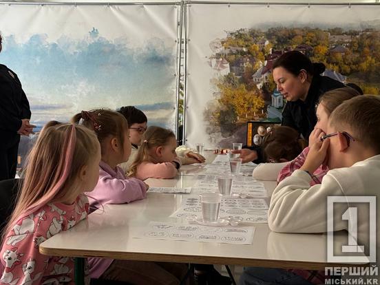 Великодні пряники та підтримка: патрульні Кривого Рогу провели майстер-клас для дітей з Маріуполя