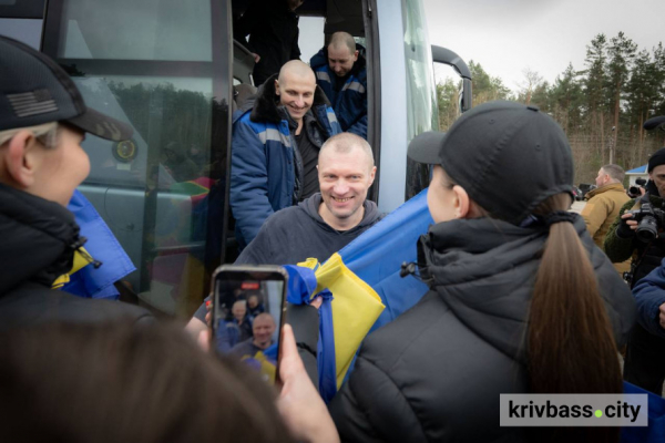 Великодній обмін 11 квітня: з російського полону повернулись троє захисників з Криворіжжя