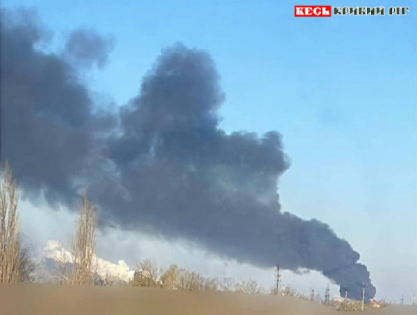 Густий дим над місцем прильоту шахеда по Кривому Рогу