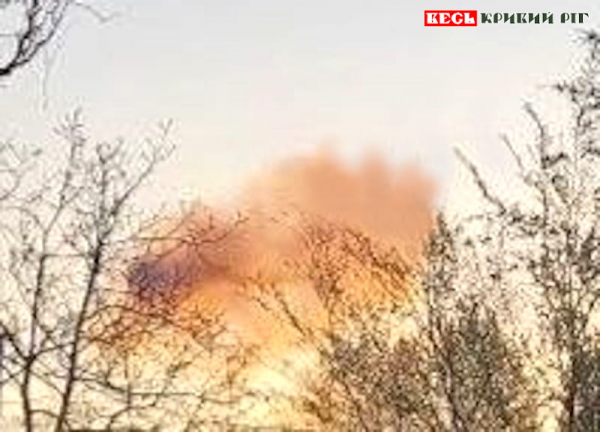 Дим над місцем прильоту шахеда по Кривому Рогу 23 04 26