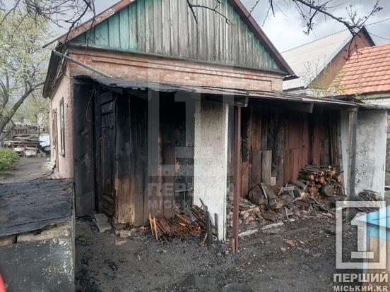 Вигоріли сарай та дах літньої кухні: у Тернівському районі Кривого Рогу минулої доби загасили дві пожежі