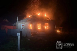 Вночі російський безпілотник вдарив по житловому будинку на Харківщині: є постраждалі