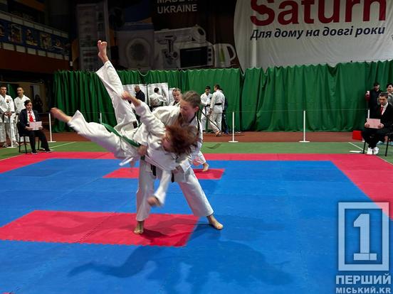 Впевненість у рухах та власних можливостях: Криворізькі каратисти привезли понад 150 медалей із чемпіонату України