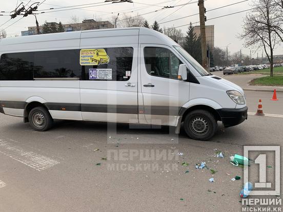 За кермом – не відволікаються: у Кривому Розі маршрутка збила дівчину на «зебрі»