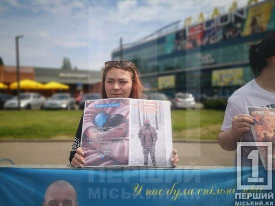 «Будь голосом полонених»: на 95-му кварталі понад сотню криворіжців вийшли на акцію в День матері