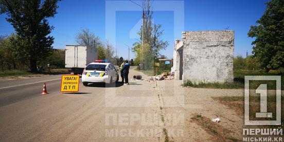 ДТП біля Змички: автівка вилетіла з дороги та врізалася в зупинку