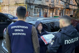 Двоє жителів Дніпропетровщини організували схему виїзду чоловіків за кордон через «непридатність» до служби: за свої послуги брали 20 тисяч доларів