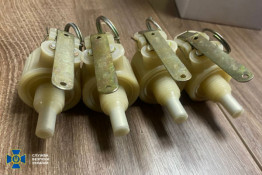 Гранати під ліжком і міни на продаж: на Дніпропетровщині затримали двох ділків
