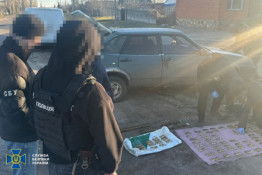 Гранати під ліжком і міни на продаж: на Дніпропетровщині затримали двох ділків