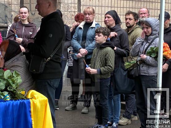 «Я тебе так чекала»: криворіжці провели в останню земну дорогу воїна Андрія Пінського