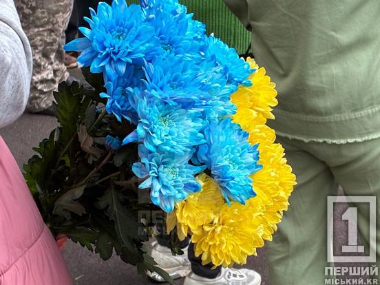 «Я тебе так чекала»: криворіжці провели в останню земну дорогу воїна Андрія Пінського