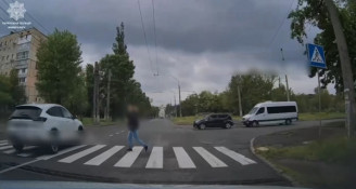 Криворізькі патрульні розшукали водія, який  знехтував правилами обгону і мало не збив пішохода