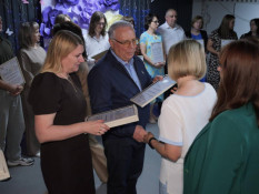 Мудрість, що виховує таланти: у Кривому Розі відзначили найкращих освітян міста