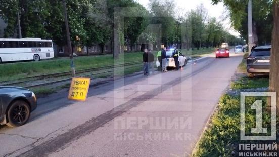 На Червоній автобус підрізав байкера та поїхав далі: водія наздогнали очевидці