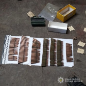 На Дніпропетровщині правоохоронці  викрили місцевого жителя, який незаконно зберігав зброю та боєприпаси