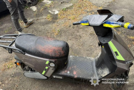 На Дніпропетровщині рецидивіст викрав електроскутер і їздив по місту: правоохоронці затримали порушника