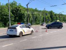 На Дніпровському шосе сталась ДТП: зіткнулись позашляховик та «швидка»