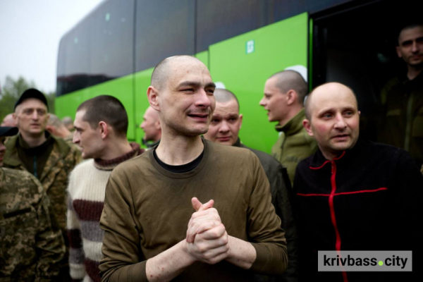 Нарешті вдома після років в полоні: серед звільнених українських захисників - криворізький нацгвардієць