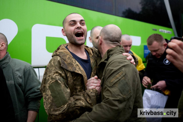 Нарешті вдома після років в полоні: серед звільнених українських захисників - криворізький нацгвардієць