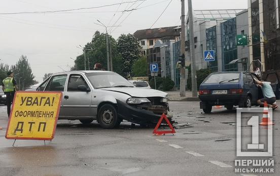 Не розминулися на перехресті: на Університетському проспекті через ДТП ускладнено рух