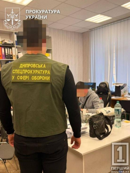 Обіцяв зробити невидимкою для мобілізації: на Дніпропетровщині на хабарі затримали офіцера ТЦК