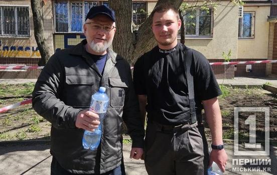 Одразу кинувся у гущавину подій: 10-класник із Кривого Рогу Назар Ручка допомагав рятувати будинок після атаки дрона
