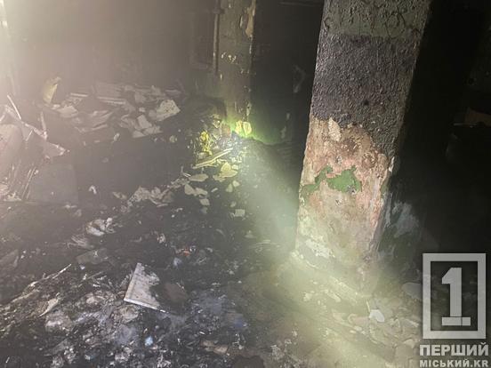 Рятувальники врятували вісьмох людей: у Металургійному районі палав будинок