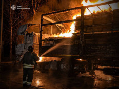Росіяни вночі атакували безпілотниками Чернігівщину: спалахнула пожежа, загинув чоловік