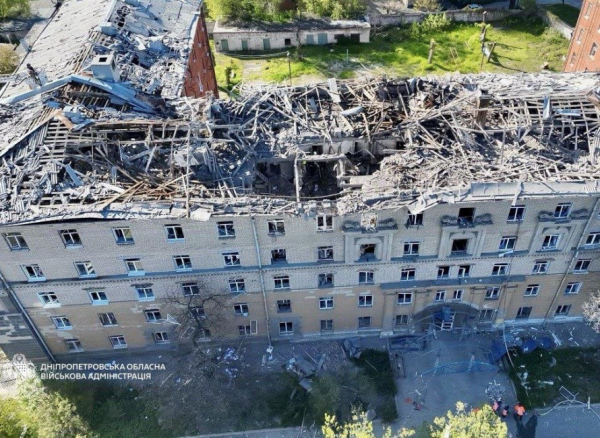 Російські дрони тероризують Криворіжжя: влучання у багатоповерхівку, поранені та пошкоджена інфраструктура
