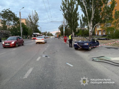 Смертельна аварія у Дніпрі: авто після зіткнення збило людей на зупинці