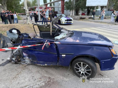 Смертельна аварія у Дніпрі: авто після зіткнення збило людей на зупинці