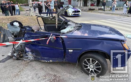 Смертельна аварія у Дніпрі: легковик влетів у зупинку, є загибла та постраждалі