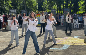 Сьогодні у Кривому Розі понад 10 тисяч випускників попрощалися зі школою
