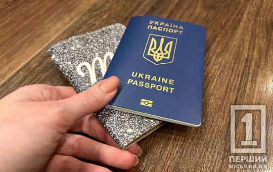 Статус не буде перепоною: уряд дозволив жінкам-посадовицям виїжджати закордон