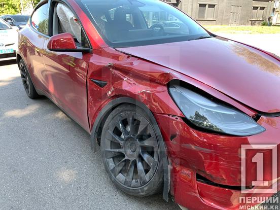 Tesla проти Jeep: масштабна аварія з вогнем у центрі міста