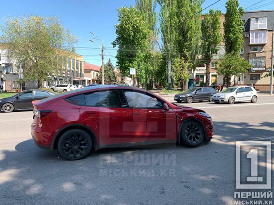 Tesla проти Jeep: масштабна аварія з вогнем у центрі міста