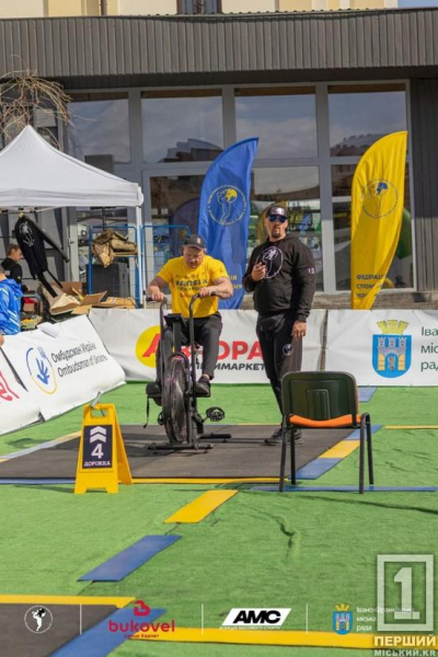 Три золота та квиток у збірну: криворізький ветеран вражаюче виступив на змаганнях зі стронгмену