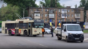 У Кривому Розі на 95 кварталі ускладнений рух через аварію