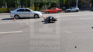 У Кривому Розі на проспекті Миру сталася ДТП: мотоцикліста госпіталізували