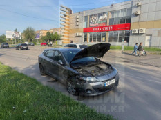 У Кривому Розі на вулиці Космонавтів сталась ДТП: зіткнулись два автомобілі