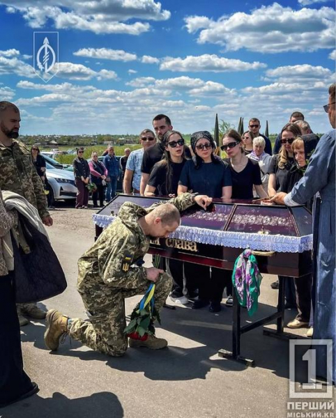 У Кривому Розі провели в останню путь бойового медика Віталія Кайду