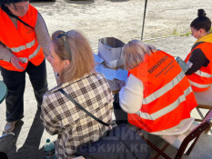 У Кривому Розі розгорнули штаб допомоги біля пошкодженого будинку
